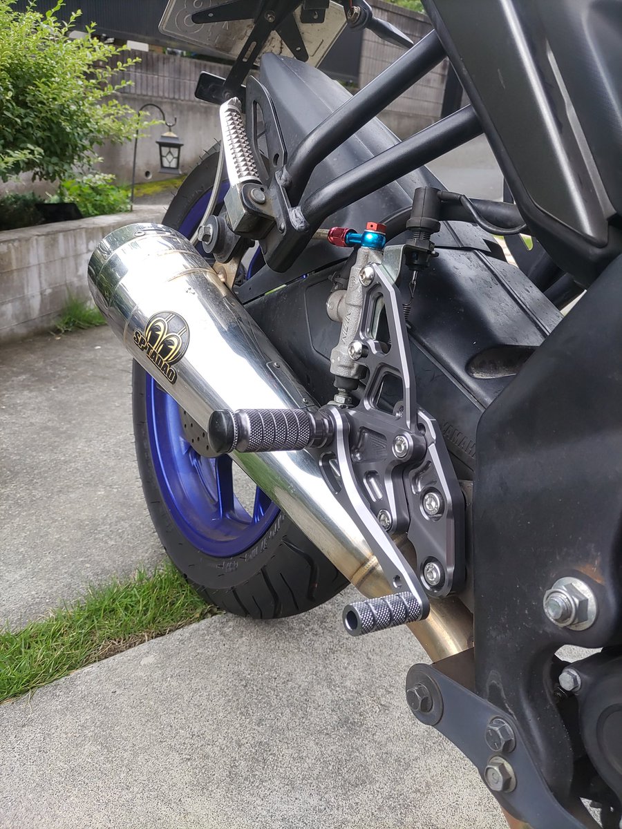 mugiGohandayo's tweet photo. ようやく届いたバックステップ取り付けした😊
今日は試乗でトリプルカフェさんにてトリプルバーガーいただきました（シングルだけどね🤣）🍔🍺

ステップはちょっと修正が必要だから白糸走行会までに直したいな

#Mslaz #バックステップ化　#トリプルカフェ https://t.co/4BKylSnQp4