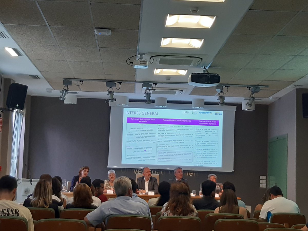 La investigadora principal Eva Sotomayor <a href="/ujaen/">Universidad de Jaén</a> explica en qué consiste el proyecto colaborativo de <a href="/ujaen/">Universidad de Jaén</a> <a href="/FundacionProde/">Fundación PRODE</a> #Aprompsi <a href="/AFAMP_/">AFAMP</a> de la convocatoria Conecta 2022: de la #investigackón a la práctica #social de la <a href="/FundlaCaixa/">Fundación ”la Caixa”</a>