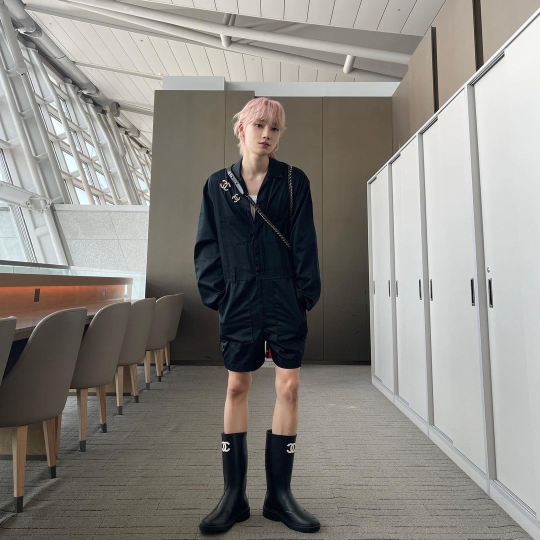 channeechoi's tweet photo. Top-notch fashionista New’s back with another episode of black on black fits before heading to the City of London! To think that it would be our second visit somewhat excites me in some ways. I can’t help but being giddy to embark a whole new journey with my people. ♥︎ https://t.co/pLsbmCC4IY