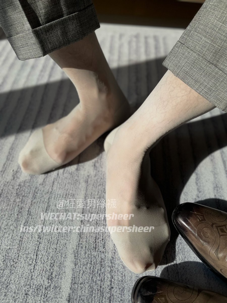 chinasupersheer's tweet photo. 絕版日本鏤空花紋素面絲襪，放大看細節。
Extremely rare, antique Japanese sheer socks. Zoom up to find out the details.

 #mensocks #sheersocks #sheersox  #男絲襪 #男丝袜 #mensocks #dresssocks #suit #suits  #dandy #dandystyle  #classicelegance  #classicsocks https://t.co/zAJjwyjsQt