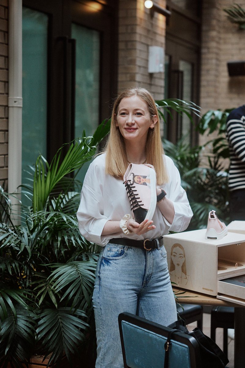 NFSneakersCX's tweet photo. So happy to show NFSneakers to the world @NFT_NYC Thank you all so much for the great feedback about our sneakers,their digital twins,and ofc the exclusive wooden box every piece of Genesis Collection comes with @not_madi_ @franklinisbored @NFTs_girl @BoredApeYC @NFTCryptoChicks https://t.co/edEukPSWys