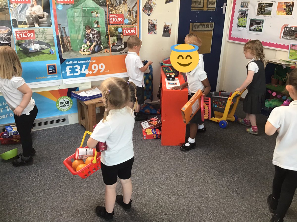 aspear_'s tweet photo. Nursery’s supermarket is open! We have been very busy with lots of queues but a super sever was on the till “next please!” “Would you like a bag”. 🛒  @Micklewrightr @RowParkAcademy https://t.co/6Pb7ZzEJaY