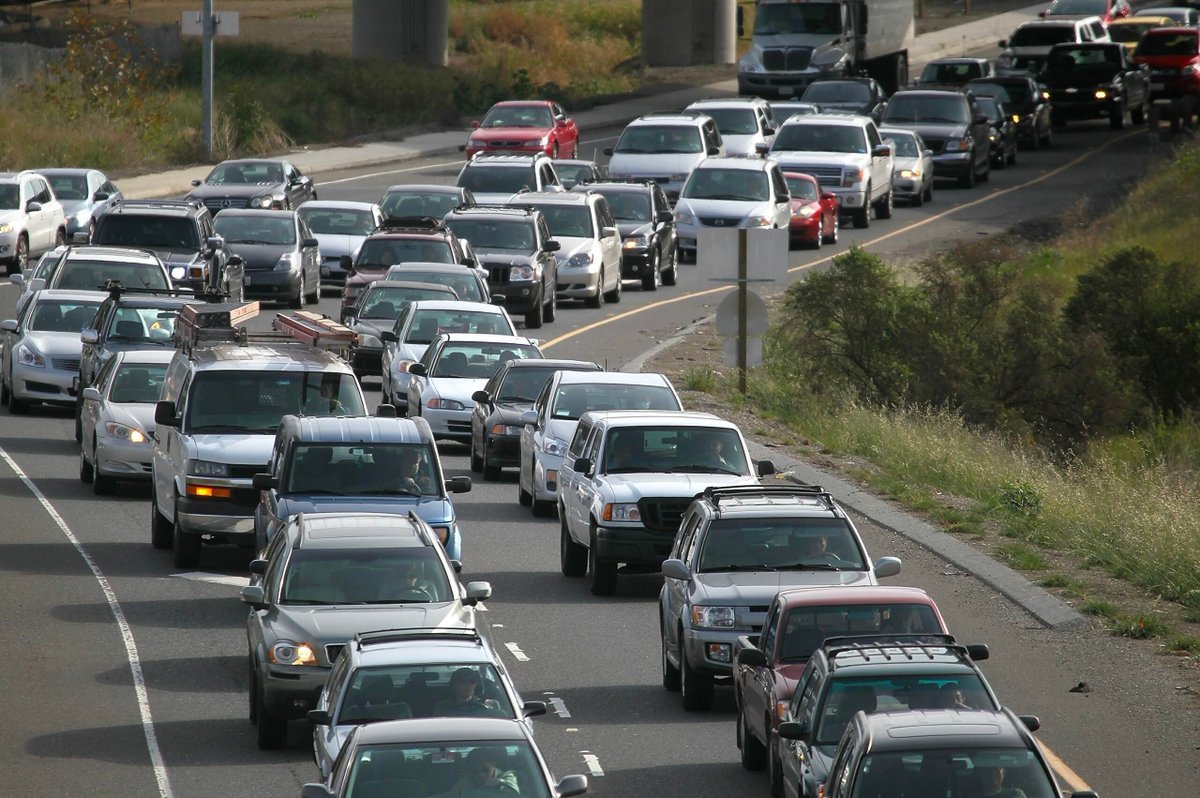 DavidZipper's tweet photo. Reminder that suspending the gas tax still requires taxpayers to pay for roads and highways. 

But now those on the left pay more of that cost, and those on the right pay less. https://t.co/xiyTUTantA