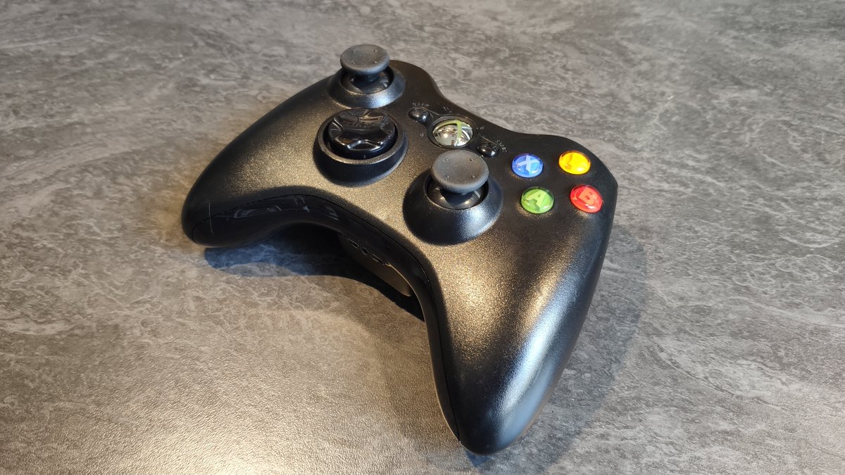 La Xbox 360 Slim de 250gb sous Aurora refaite dernièrement en live est disponible à la vente sur <a href="/EnebaFr/">Eneba_FR</a> 😍

Vendue avec manette refaite et câbles, la pâte thermique a été remplacée (IHS compris) et elle fonctionne parfaitement 😉

Prix : 120€
eneba.com/fr/xbox-360-sl…