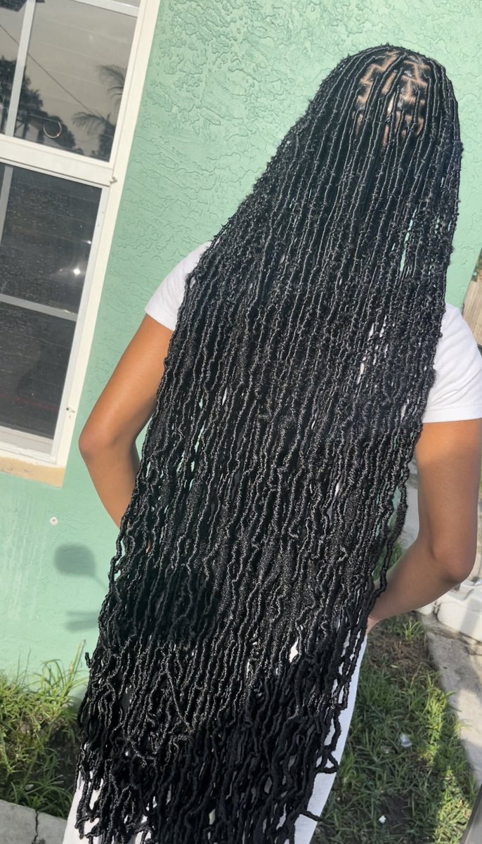 itsmuuahh's tweet image. 36” soft locs 😍😍😍😍 no FILTER NEEDED .

it takes 10 seconds to retweet , my next client could be on your page 🫶🏾

#floridalocs #softlocs