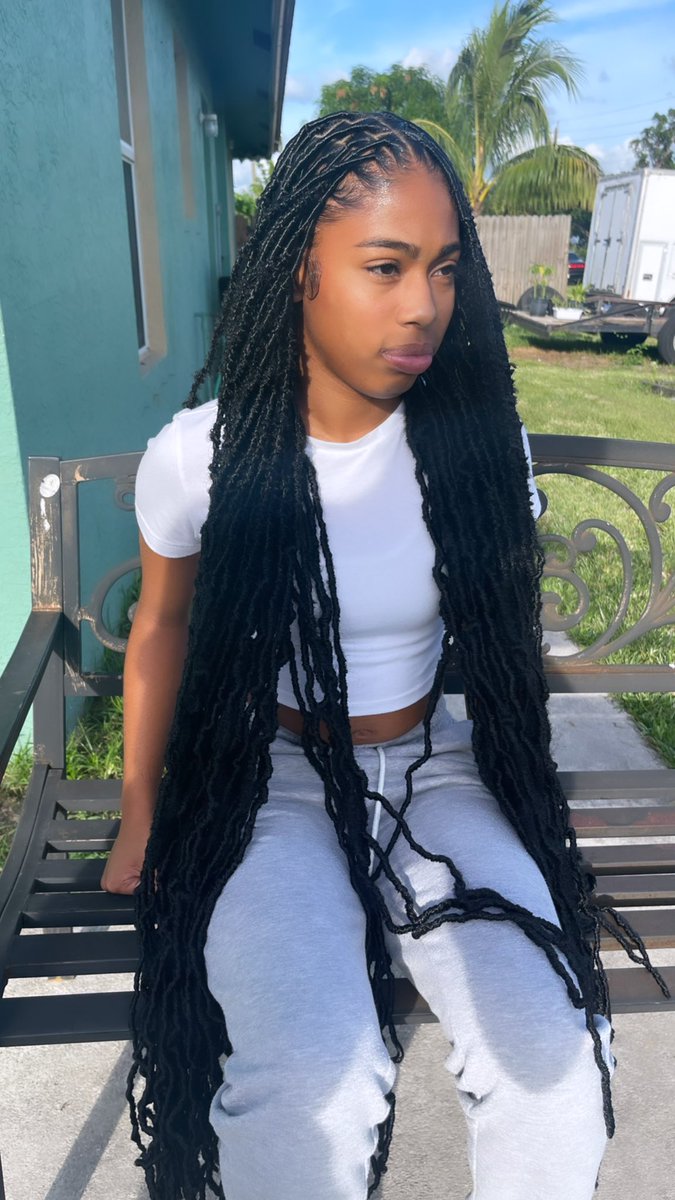 itsmuuahh's tweet image. 36” soft locs 😍😍😍😍 no FILTER NEEDED .

it takes 10 seconds to retweet , my next client could be on your page 🫶🏾

#floridalocs #softlocs