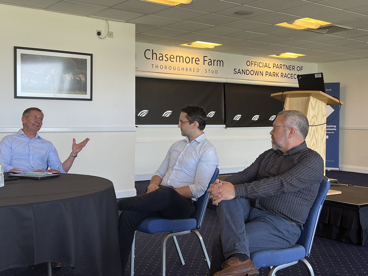 MrsGingerLawyer's tweet photo. Next up at #CELTCon, Nick Clapham explores with #LTOTY finalists Andy Unger @lsbu_law and Jeffrey Kennedy @QMSchoolofLaw the theme of ‘community’. Great examples from each of initiatives that help build active learning & build community with their students/law schools #LegalEd https://t.co/S6tMCN9GRy