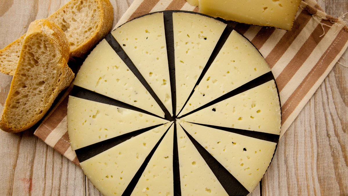 Puenterobles's tweet photo. Si eres un amante del queso, no te puedes perder la selección que ofrecemos en nuestra tienda. Seguro que cuando los pruebes, te enamorarás.
Entra en https://t.co/JC8wfFwkvC y pruébalos todos.
#EmbutidosPuenteRobles #quesodeoveja #quesocurado #quesodeZamora #amantesdelqueso https://t.co/6oN7NDEIOH