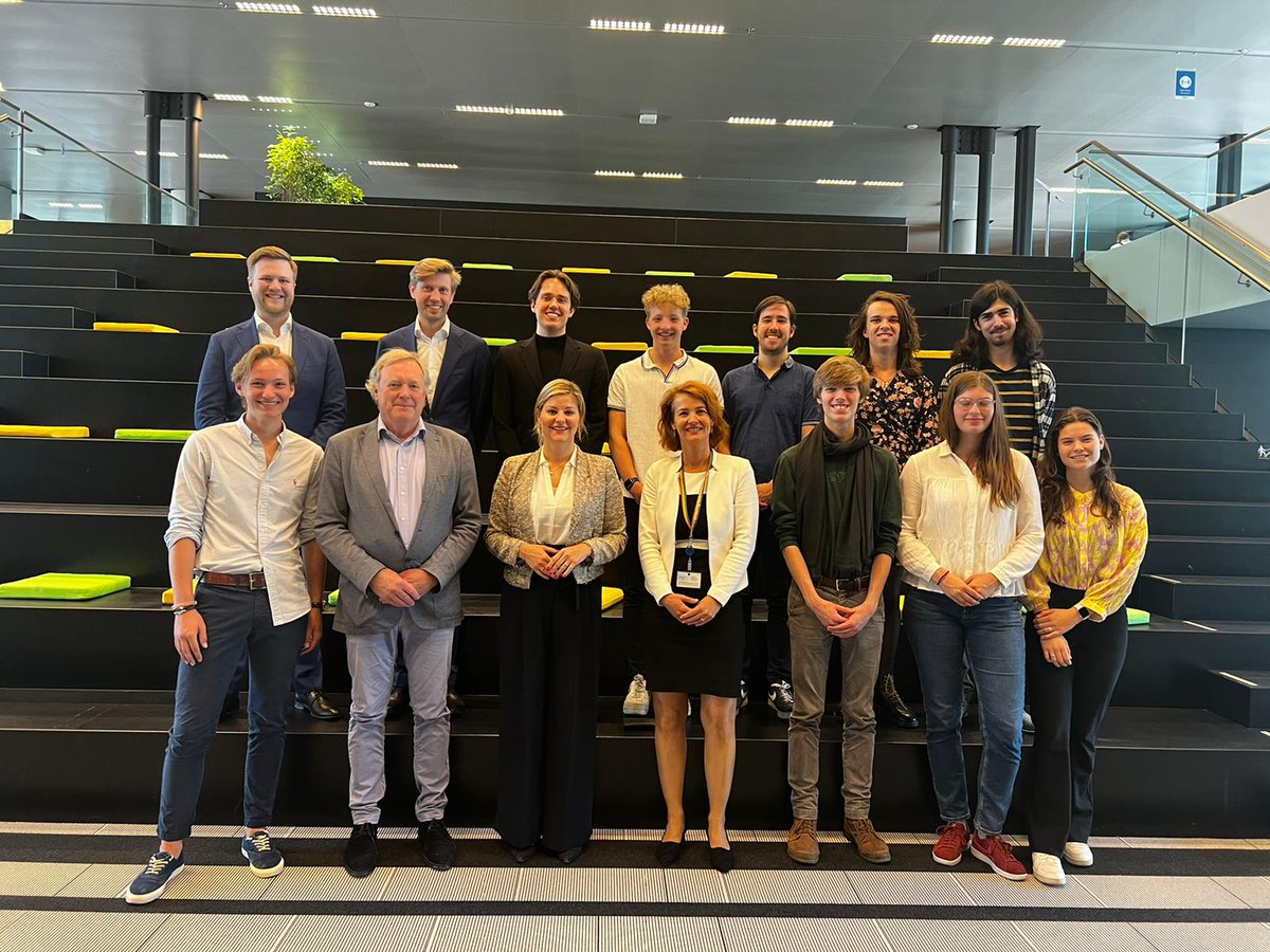 Vandaag was de eindpresentatie vd studenten bij <a href="/minbuza/">Ministerie van BZ</a>. Prachtige opdracht (kunnen we niets over zeggen). Natuurlijk met de befaamde minister <a href="/LSchreinemacher/">Liesje Schreinemacher</a> en opperbaas Claire Zalm. Dank! 

#Gouda #Hoogbegaafd #Uitzonderlijkhoogbegaafd