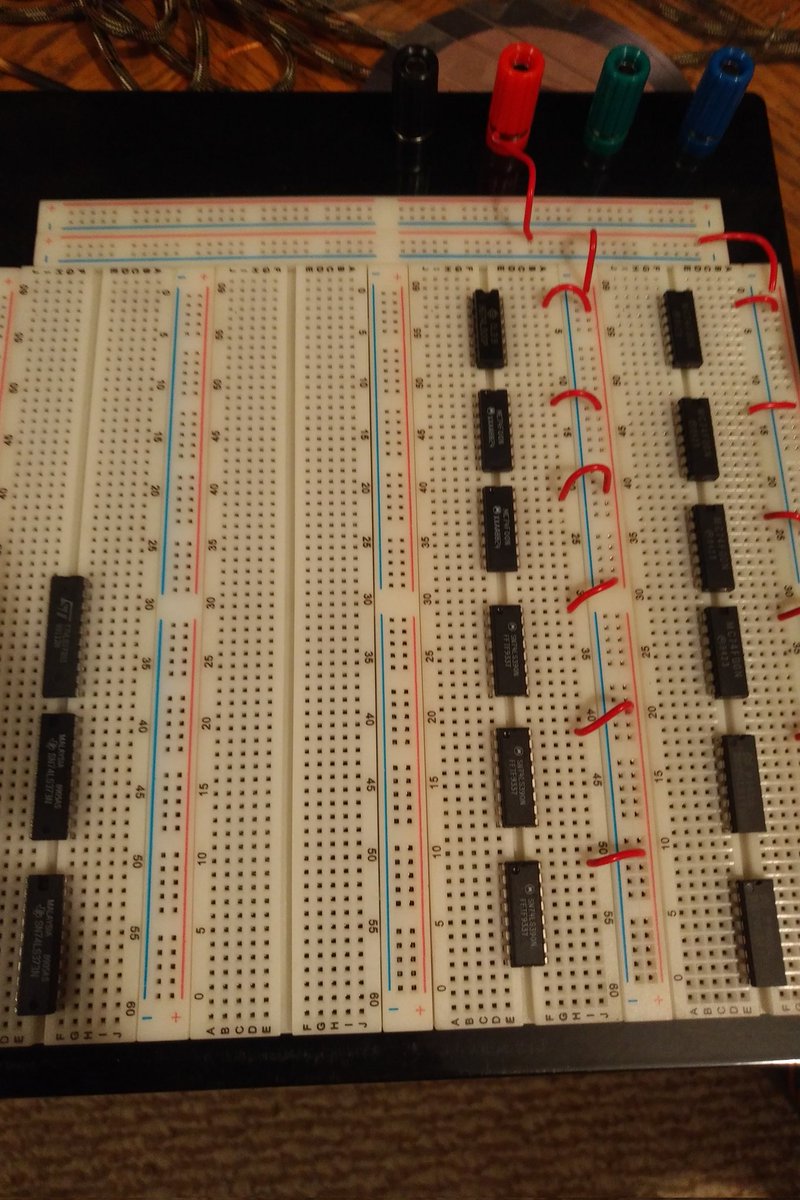 nikko_wolf's tweet image. Starting out my frequency counter project using old-school 74LS logic.
This will be my interpretation of the SB-650 for my Ham rig.
#hamradio #heathkit
#digitallogic #TTL