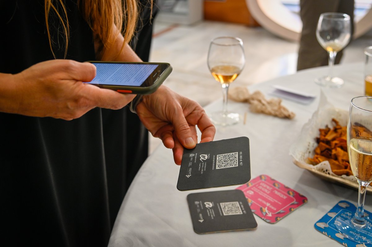 Un cop més, volem agrair la gran feina de les investigadores i investigadors de la #URV que s'hi han implicat 😍; de la <a href="/FECYT_Ciencia/">FECYT</a> que ens ajuda amb el finançament i de <a href="/LicorsJane/">Licors Jané</a>, que en fa la distribució. També a la <a href="/marta_escobar/">Marta Escobar</a>, que ha fet aquests dissenys tan bonics 🥰