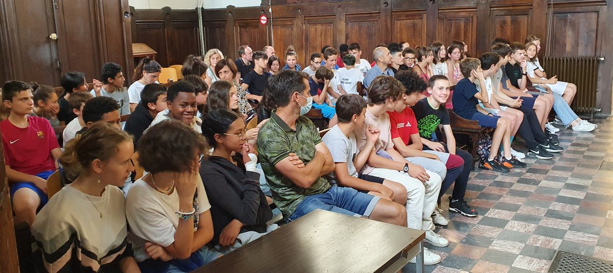 dsden_32's tweet photo. Les collégiens de @CarnotAuch et @SalinisAuch à l'honneur pendant la cérémonie de remise des prix du "Challenge Smart Vidéo" au Tribunal Judiciaire d'#Auch pour leurs courts-métrages sur la #laïcité 🎬 Bravo à nos lauréats et merci à leurs professeurs pour leur encadrement ! 👏👏 https://t.co/h6RDjHxWff