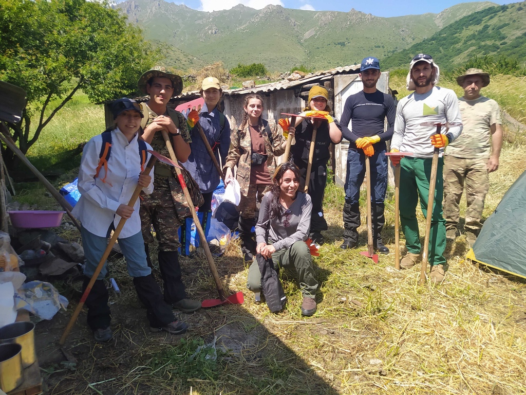 theTCTrail's tweet photo. This year's Youth For Change #trailbuilding program with @TFC_Armenia has officially launched in #Arevik National Park! ⛏️🏕️
This group will be building a new multi-day section of the #TranscaucasianTrail, connecting the border town of #Meghri with the #Syunik Legends Trail. https://t.co/tn9H28mmxE