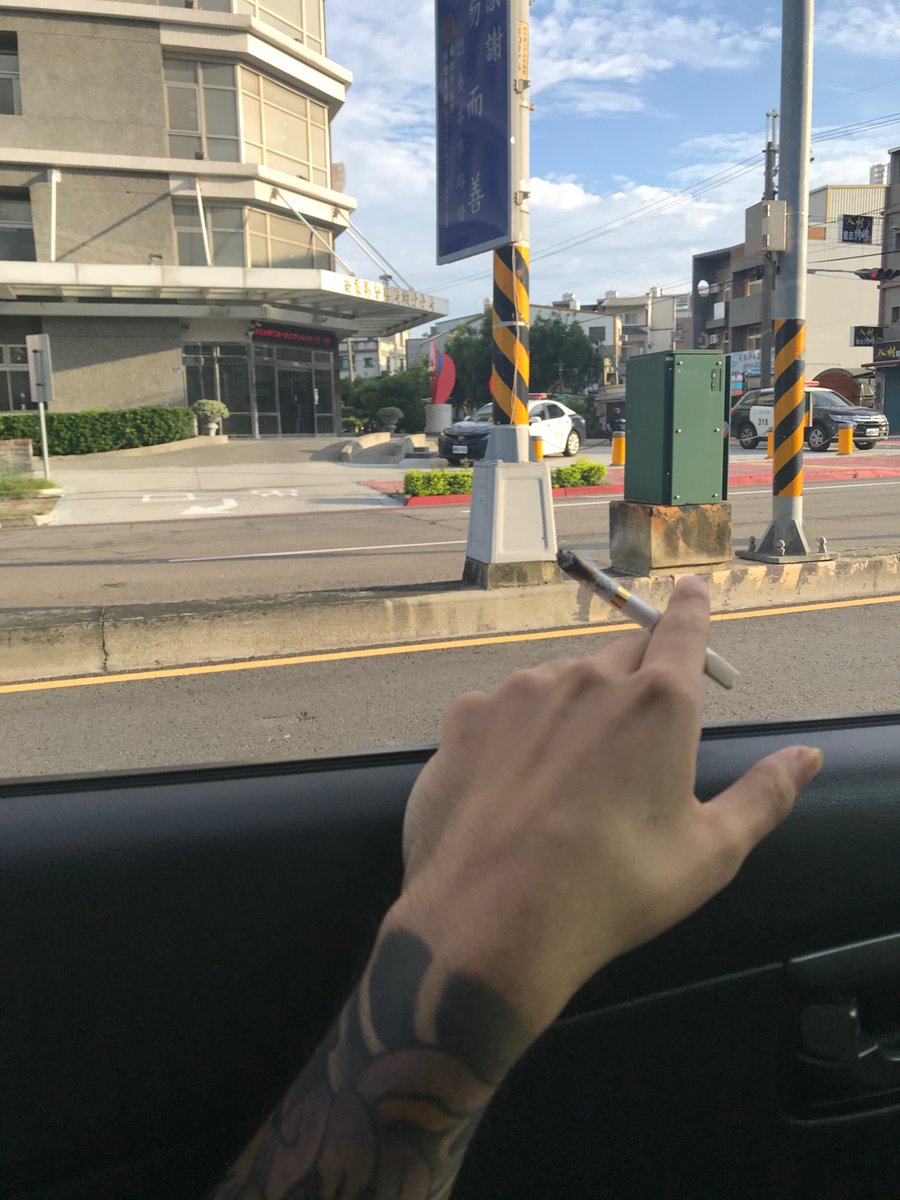 ting_g_g's tweet photo. 🈺🌈🚬.🙋‍♂️

一位頭份客人✅ 在車上邊抽邊聊天，安全護送到家❤️

#北部 #新竹 #竹北 #苗栗 #竹南 #頭份 #咖啡 #🌈 #🚬#菸  #飲料 #上課 #裝備 #材料 https://t.co/iSl6NS0ox5