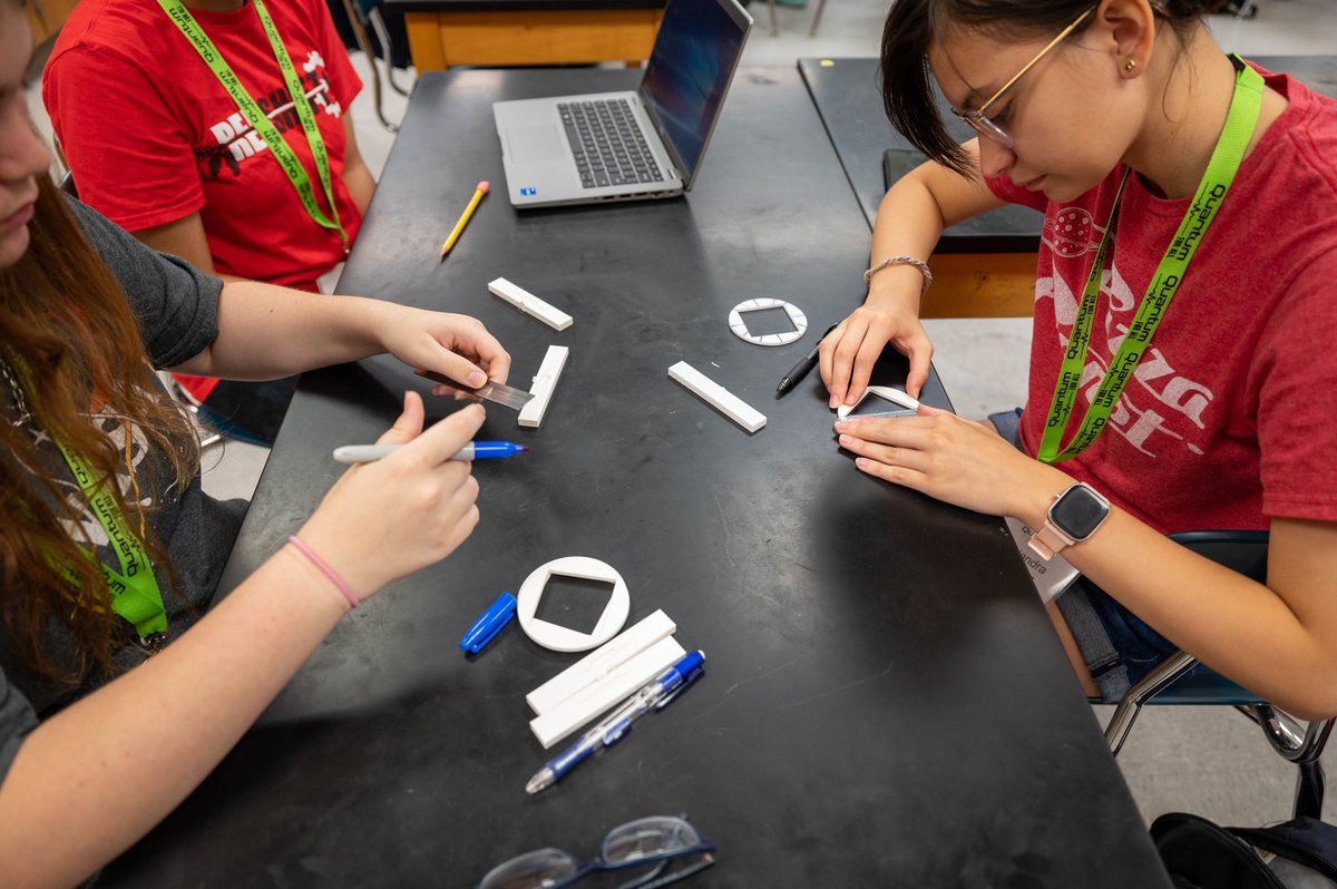 stemexperts's tweet photo. Working with teachers on how to use 3D printers and engineering erring in every STEM classroom @quantumforall #ITESTgrant #TrueSTEM https://t.co/e3X1zSJT4P