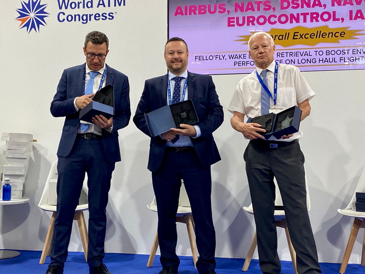 DGAC's tweet photo. #WorldATMCongress | Day 2
🏆Avec @Airbus et @eurocontrol, la #DSNA a été recompensée aux #ATM Awards 2022 dans la catégorie #innovation pour le projet #fellofly de vols en formation.
Son objectif ✈️? Réduire sur la phase en-route la consommation de carburant.
#Sustainability https://t.co/hfHNZP9SOH