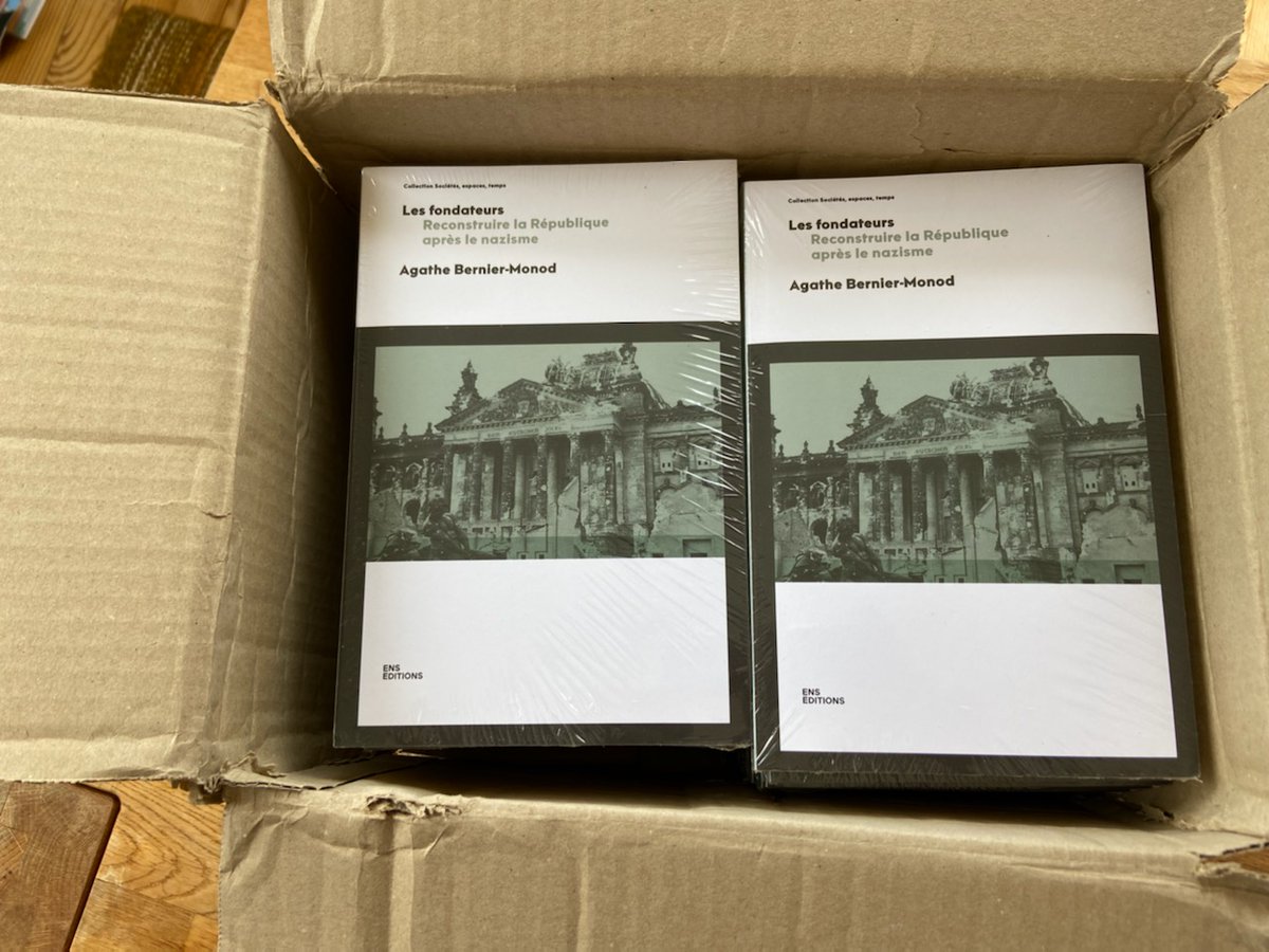 Arrivé par la poste ce midi 🥲 ! 
A paraître le 7 juillet chez 
<a href="/ens_editions/">ENS ÉDITIONS</a>
Merci <a href="/AssembleeNat/">Assemblée nationale</a>, qui a permis à ce livre de voir le jour. 
J'offre un exemplaire par tirage au sort. Participation par retweet jusqu'à lundi matin