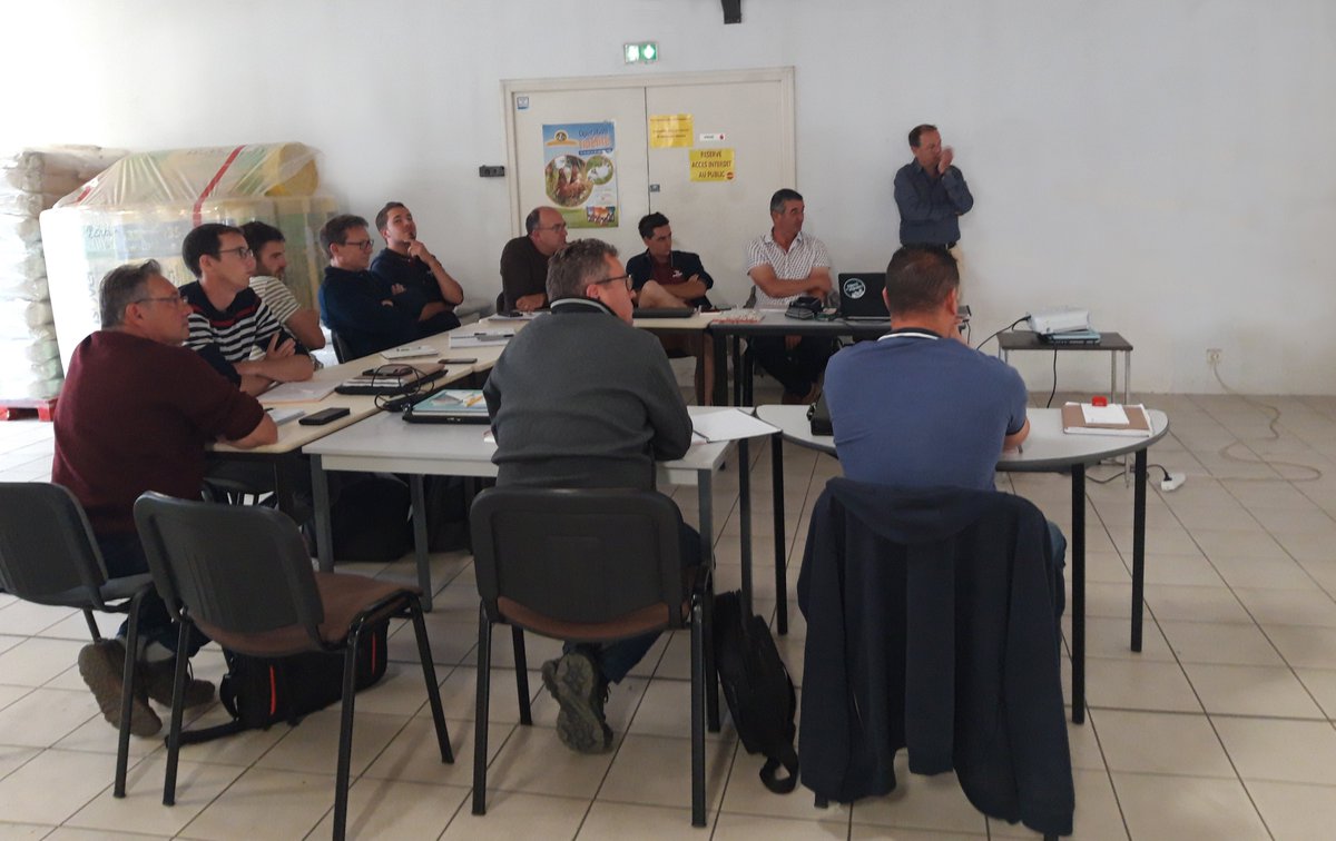 🚩Animation commerciale sur notre plateforme d'essais à Coulonges/L'Autize (79)
Au programme : Profil cultural sur blé, colza et trèfle pour analyser les différentes couches et la vie du sol en fonction des cultures précédentes, des cultures en place et de l'itinéraire cultural.