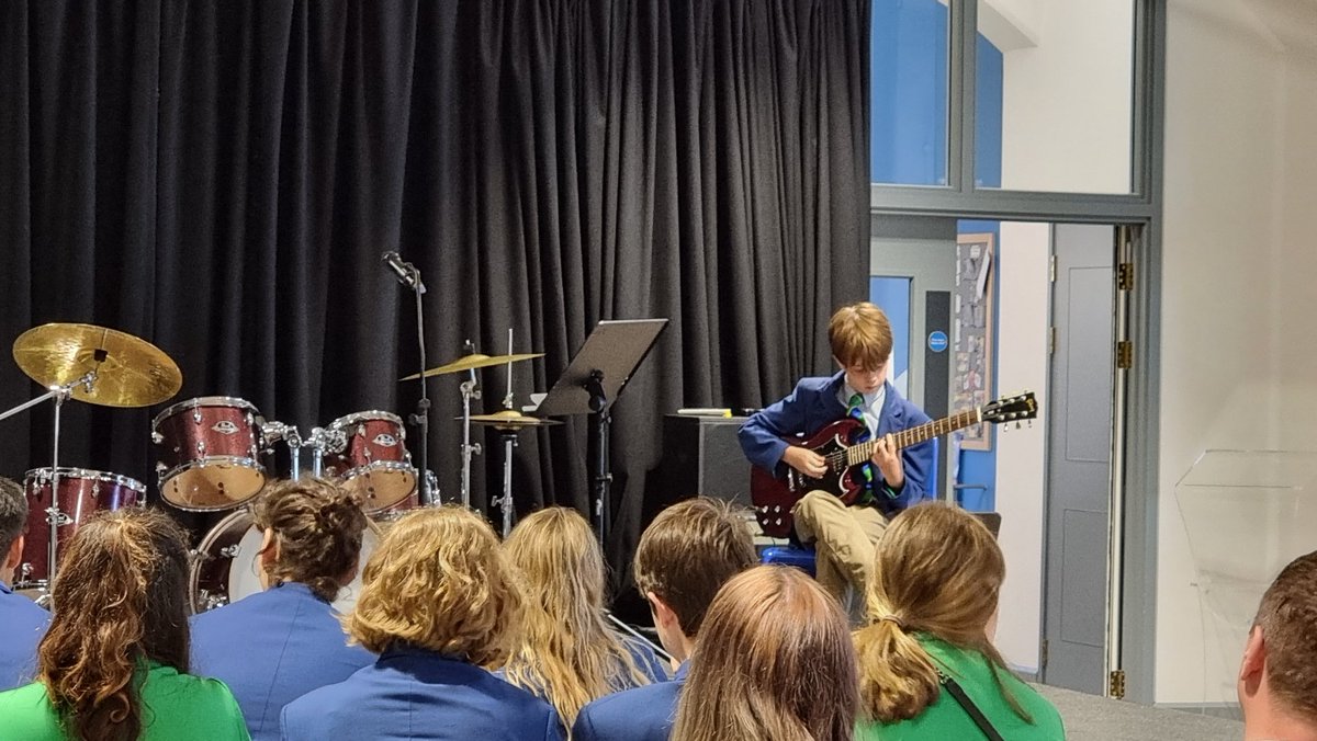 A great bit of culture to enjoy over lunchtime, and awesome talent on show🎸🥁🎤! <a href="/MaidaValeMus/">Music | Maida Vale School</a> <a href="/MaidaValeSchool/">Maida Vale School</a> #concert #music