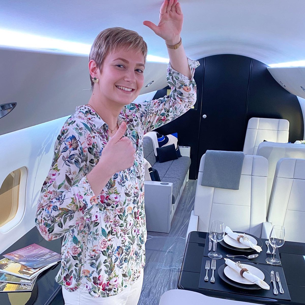 AgenceOzelys's tweet photo. Airborne. Vraiment ?
Voici #Jetlab by @AccessairAir.
🎥 Un intérieur de #jetprive conçu par #AeroDesign #LeBourget pour #Accessair.
Dispo pour shootings et événements.
Modulable, personnalisable, sans contraintes aéroportuaires 👌🏻
Ça tourne ! 🎬
ℹ️ agence@ozelys.aero https://t.co/o3UOdirZdY