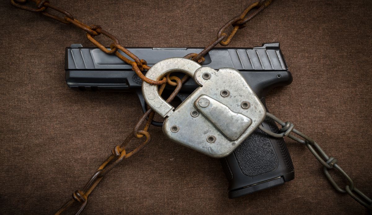Public Health Post (@pubhealthpost) on Twitter photo Research | Red Flags
A California study examined public awareness of and willingness to use a gun violence restraining order. spr.ly/6019zgwDR by <a href="/bespinosab16/">Barbara Espinosa Barrera</a> Research | Red Flags
A California study examined public awareness of and willingness to use a gun violence restraining order. spr.ly/6019zgwDR by <a href="/bespinosab16/">Barbara Espinosa Barrera</a>
