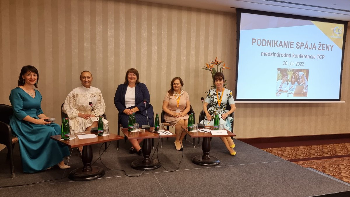 Top Centrum Podnikateliek na Slovensku slaví 20 let od svého založení. U té příležitosti mně pozvali jako speakra do diskusního panelu "Podnikání spaja ženy". Sdílely jsme své zkušenosti a diskutovaly i o současných výzvach v podobě inflace, rostoucích
Vstupních nákladů.