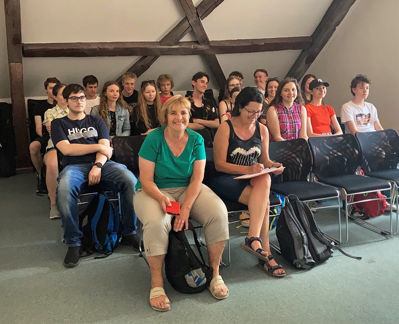 AlgatechTrebon's tweet photo. Dnes nás navštívili studenti z
Gymnázium Pierra de Coubertina v Táboře @GPdC. Studenti se seznámili s mikrořasami v přednášce "Řasy na vidličce" dr. Lhotského, která prezentuje program @potravinyAV21 Strategie AV21a pak absolvovali komentovanou prohlídku Centra #ALGATECH 💚 https://t.co/6FmsN6tMBO