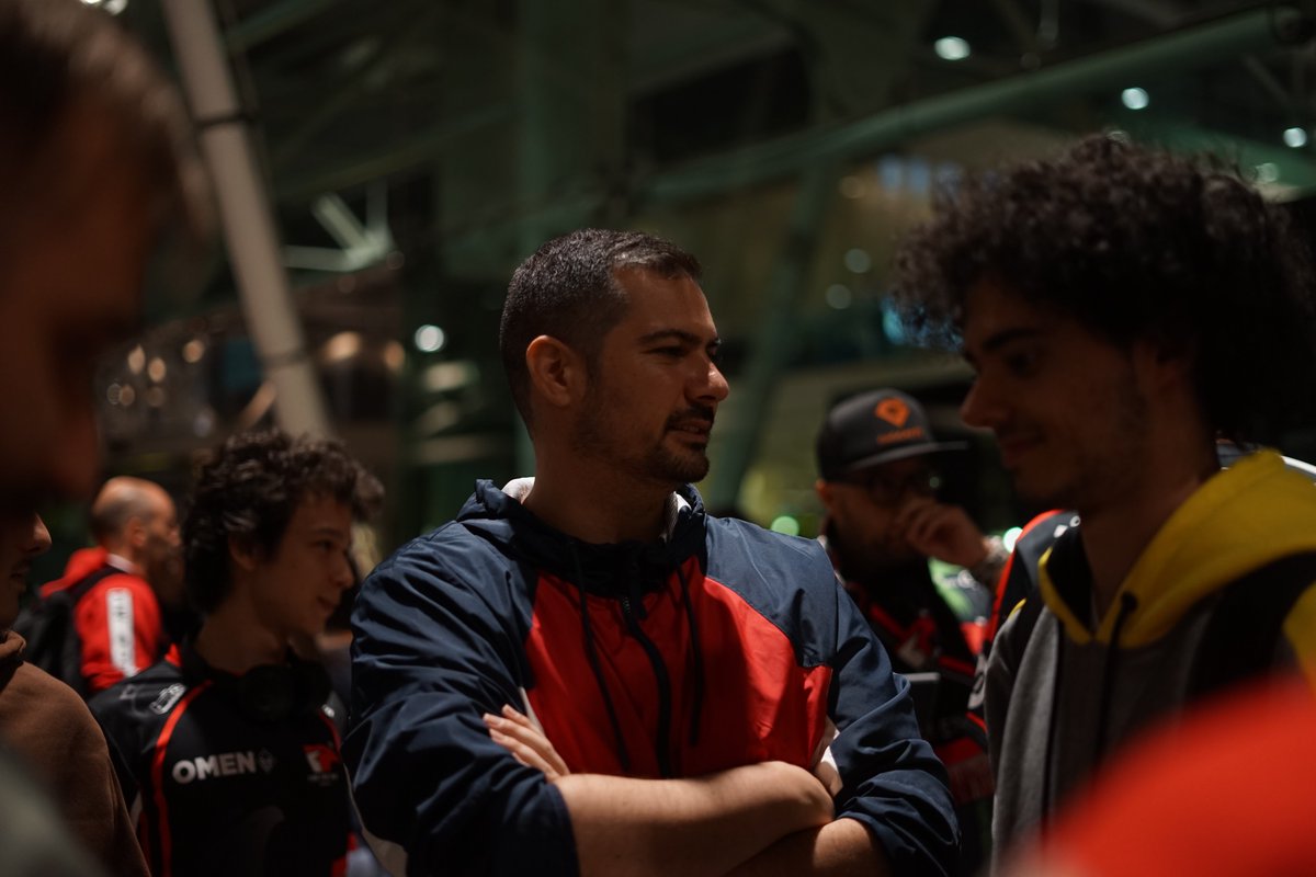 Alo! Fizemos uma festa bem digna à <a href="/ftwesports/">FTW | For The Win Esports</a> na sua chegada ao aeroporto. Obrigado a todos os que lá estiveram, espero que tenham conseguido sentir o carinho <a href="/Sp3KaN/">Sp3KaN</a> <a href="/D10S_Official/">D10S</a> @arrozzdocee_ <a href="/ag1LLL/">ag1L</a> @DDiasssss <a href="/ewjerkz/">Michel Magalhães</a> @storu__ 🇵🇹🎉

📸 <a href="/Reenancneves/">Renan Neves</a>