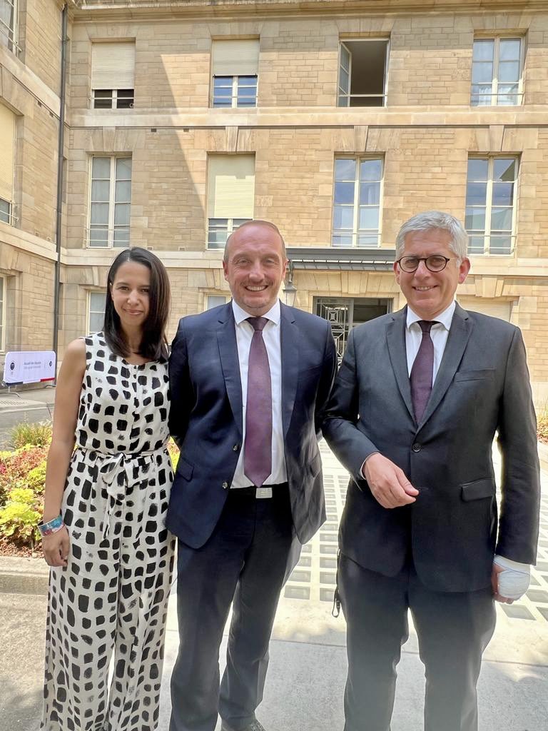 Je suis élue Vice-présidente du groupe parlementaire <a href="/HorizonsLeParti/">Horizons</a>. Merci à mes collègues!

Avec <a href="/LMarcangeli/">Laurent Marcangeli</a> Président, <a href="/fredvalletoux/">Frédéric Valletoux</a> porte-parole, et l’ensemble des députés #Horizons, nous serons une force solide et utile pour nos concitoyens et nos territoires.
Au travail!