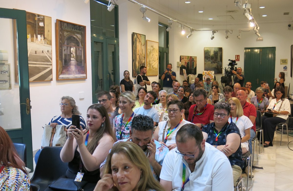 CulturaOrgullo's tweet photo. #6FOC Entrega de los Premios Nazario 2022 https://t.co/CUAOjfHyyA