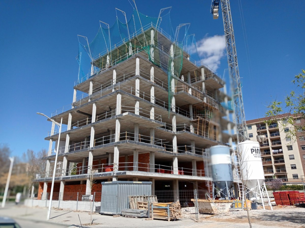ingeteo's tweet photo. Nos encanta observar la evolución de nuestras obras 🏗
👇 Aquí, una promoción de #Albain de 35 viviendas, garajes y trasteros, situada en la calle Arquitecto Daniel Rubio ❤
¡Felices de formar parte de proyectos como este! 😊
https://t.co/yMVF6SNun2
#MiércolesEnladrillado https://t.co/ZMH7pURS0G
