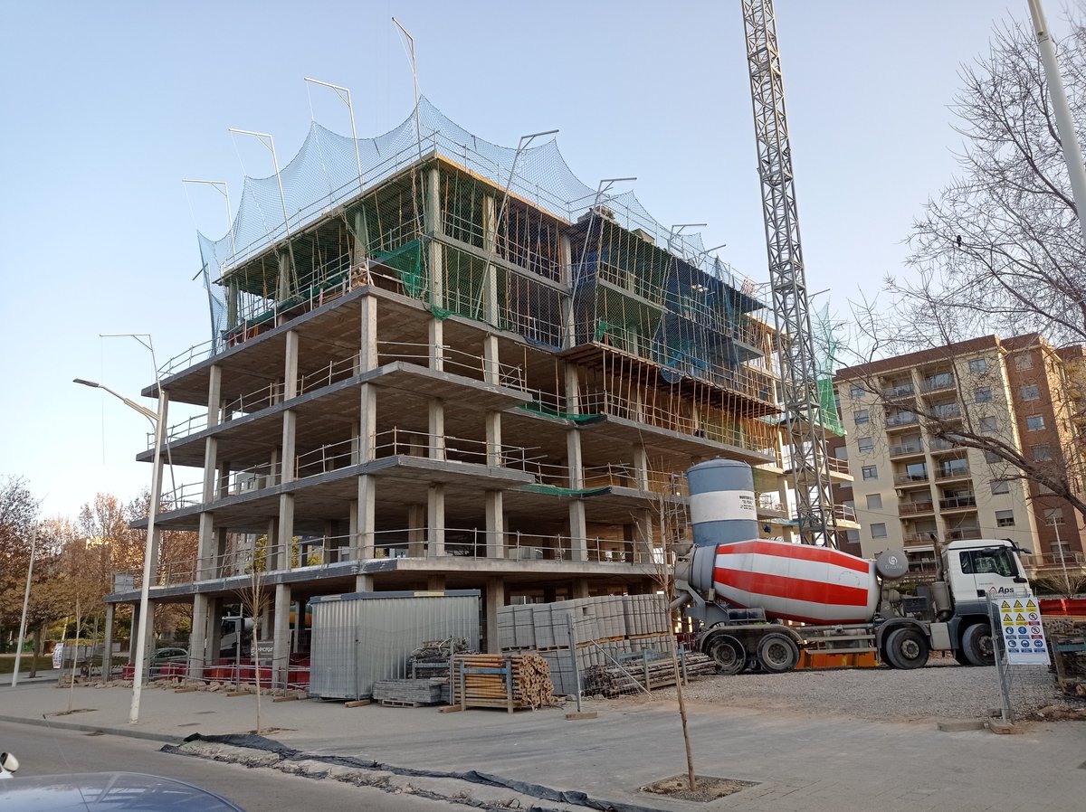 ingeteo's tweet photo. Nos encanta observar la evolución de nuestras obras 🏗
👇 Aquí, una promoción de #Albain de 35 viviendas, garajes y trasteros, situada en la calle Arquitecto Daniel Rubio ❤
¡Felices de formar parte de proyectos como este! 😊
https://t.co/yMVF6SNun2
#MiércolesEnladrillado https://t.co/ZMH7pURS0G