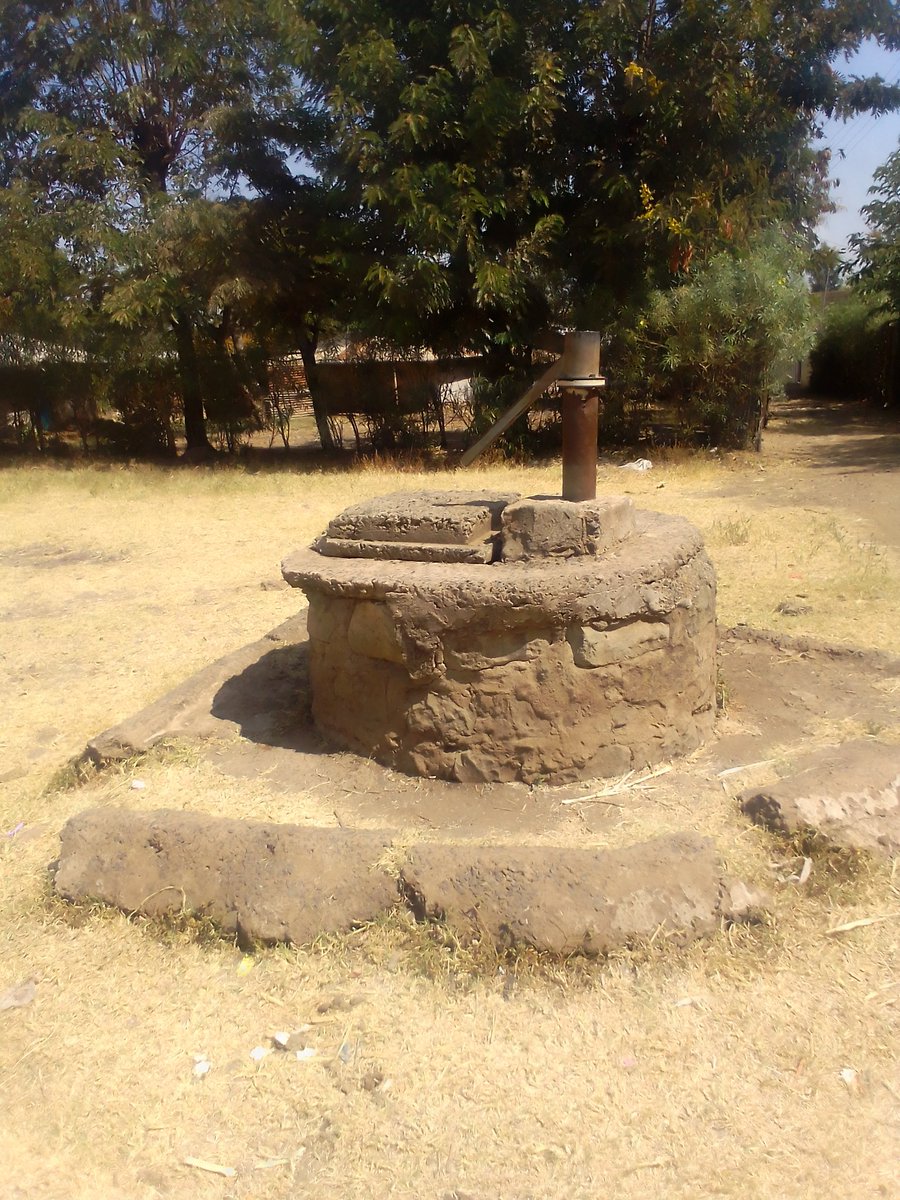 GathariSam's tweet photo. 🌲🐝🌱👩👧👧🌳🚰🌈#Women & #children in #kenya are at paradox..they are responsible for providing #water for their families,but are less likely to have #savecleanwater.They risk their health and well-being to collect contaminated water.#ClimateCrisis #WaterCrisis #Solution #BoreHoles https://t.co/UX1EGAhTAA