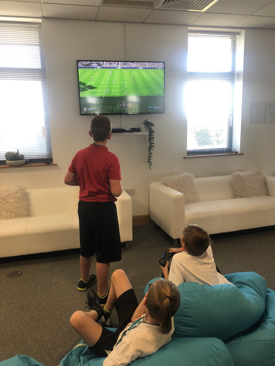 childrensuni's tweet photo. Chill time with some games. The children can’t believe there is a games room at a place of work!
@GiacomCM @BigginP
#Adayintheclouds https://t.co/p4lsyFF827