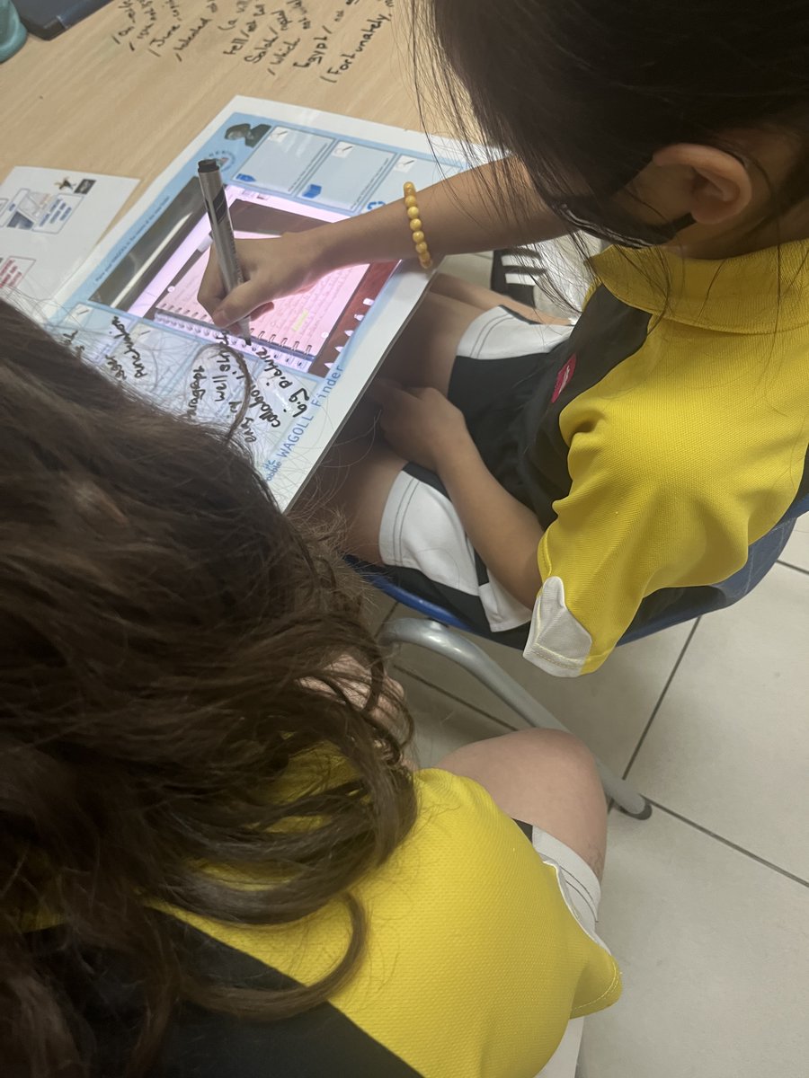 Some excellent peer assessment on our biographies today thanks to <a href="/MrAndiPrice/">Andi Price</a> WAGOLL finder! What a great way to zoom in on key features, magpie ideas and deconstruct a piece of work <a href="/HPLedu/">High Performance Learning</a> <a href="/GEMSRDS/">GEMS RDS</a>