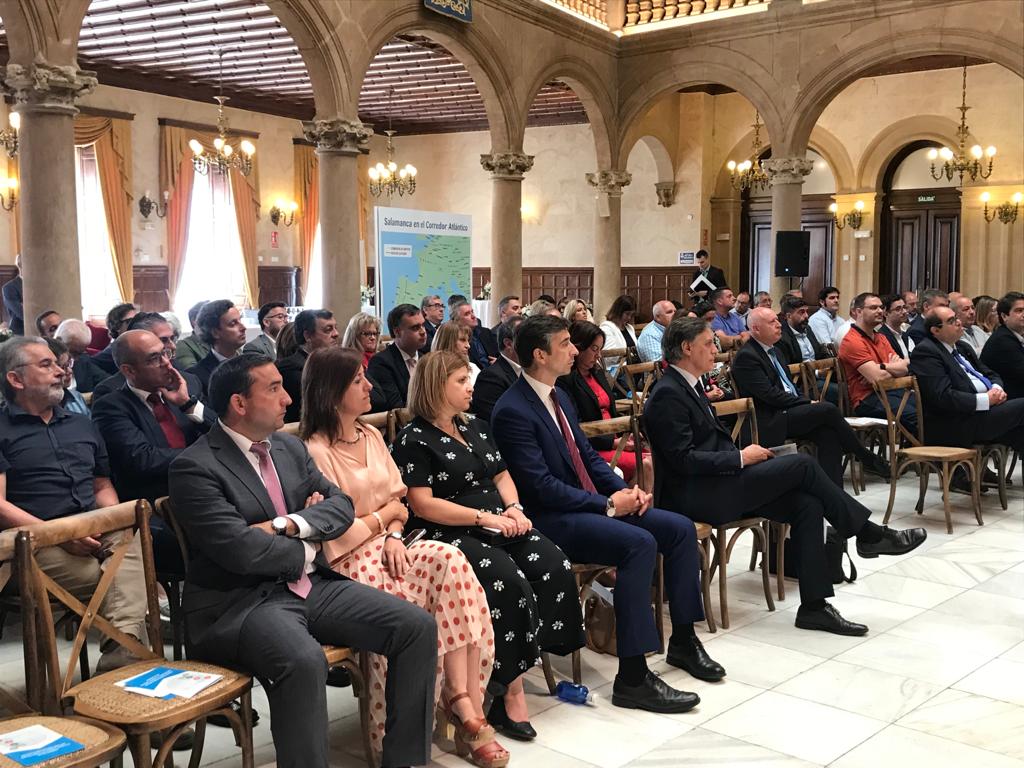 eloy1271's tweet photo. La @jcyl impulsa la logística a través de #Cylog como estrategia de desarrollo de nuestra Comunidad y de #Salamanca. Hoy @MariaGlezCorral clausura la presentación del Estudio sobre el área de Influencia de la Plataforma Intermodal https://t.co/573RnFzjmN