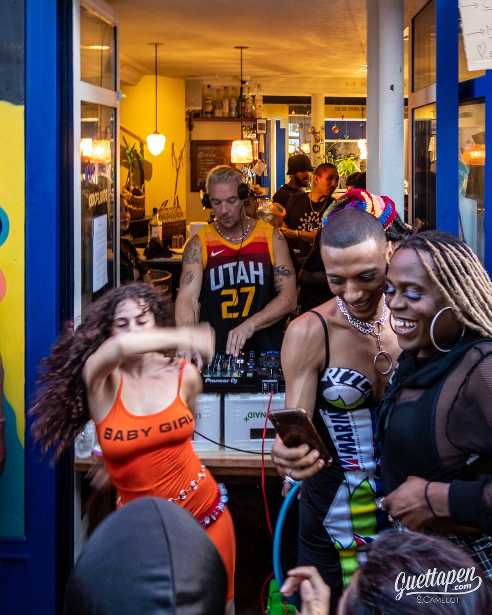Guettapen's tweet photo. Incroyable mais vrai : @diplo a mixé hier soir dans plusieurs petits spots de Paris pour la fête de la musique 🤯

📷 @sebdevinc https://t.co/ZipLCj5nAq