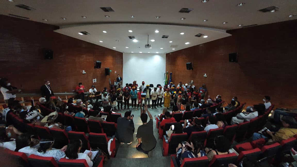 A luta pela garantia dos nossos territórios e pela continuidade das Universidades Interculturais no Brasil. #naomarcotemporal #ResisteFaind