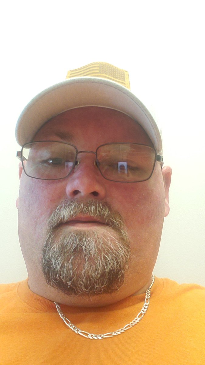 DanielM42679438's tweet photo. Sitting here at doctor app with my daughter knee special https://t.co/MJkkA69GJt
