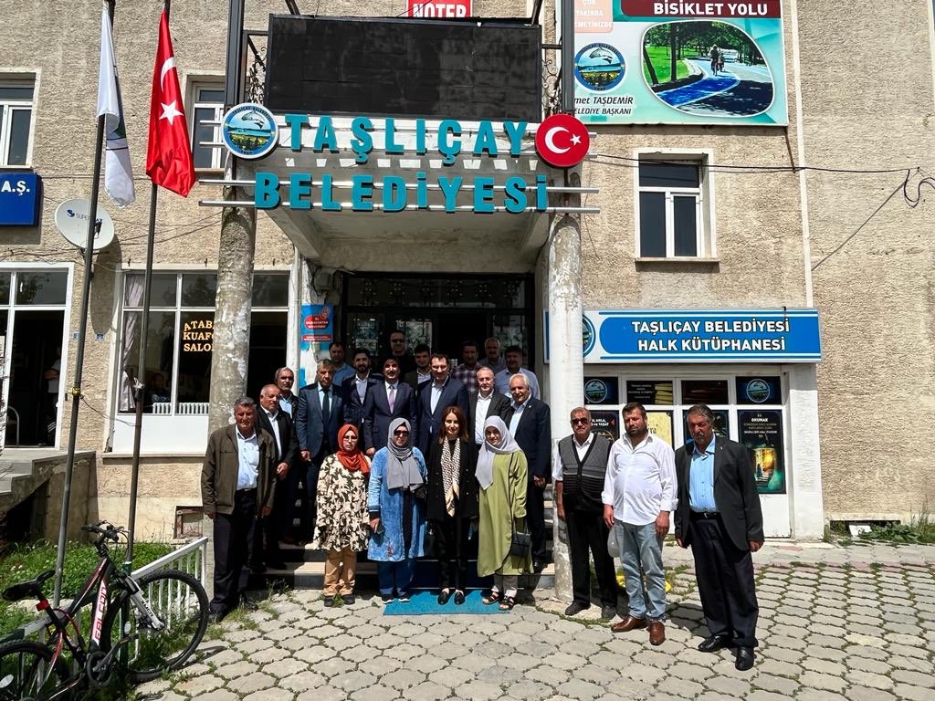 📍TAŞLIÇAY

İl Bşk. <a href="/haliloz04/">HALİL ÖZYOLCU</a> ,Taşlıçay Bld.Bşk. <a href="/ismettas04/">İsmet Taşdemir</a>, ilçe Bşk. <a href="/alican_capar/">Alican Çapar</a> ve teşkilatlarımız ile beraber “ İL İSTİŞARE TOPLANTISI’nı “ gerçekleştirmek üzere ilimize teşrif eden Seçim İşlerinden Sorumlu Genel Bşk. Yrd. <a href="/aliihsanyavuz54/">Ali İhsan YAVUZ</a> ‘ü Taşlıçay ilçemizde karşıladı.