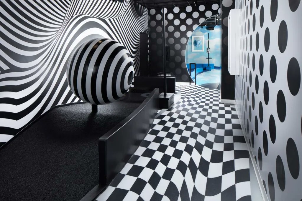 altohartley's tweet image. The boozy #minigolf craze continues: #Puttery will open in #PennQuarter later this month - and we can't wait! buff.ly/3OauhZt