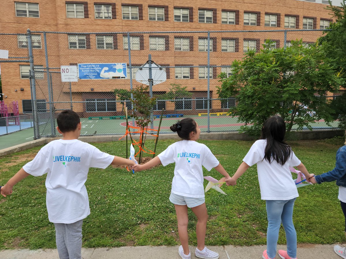MikeWReilly's tweet photo. Great morning with the #PS56 students & staff for Hug Your School Day to celebrate the life of Principal Phil Carollo. The students & staff sang a wonderful song & held "Pin Wheels of Hope" they made. https://t.co/F1hSmgVXrt