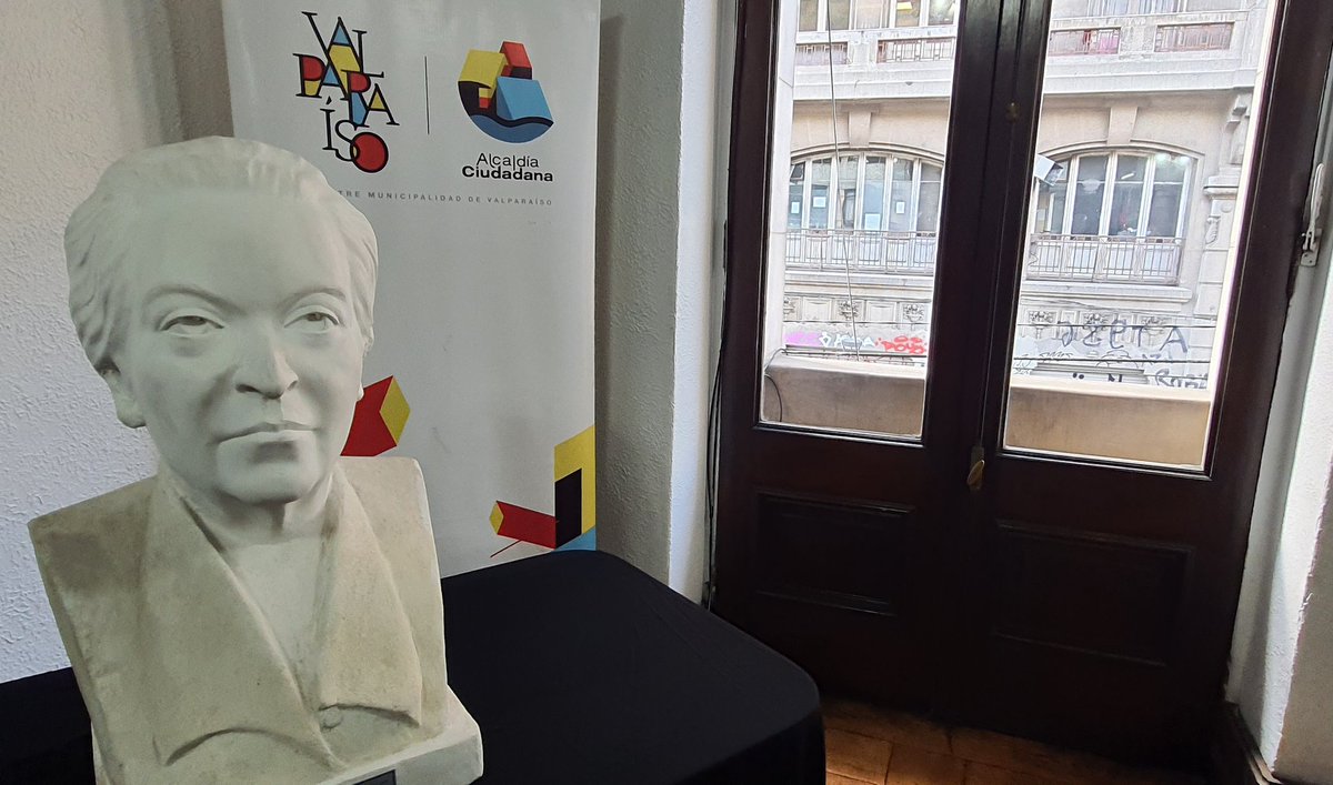 PortValparaiso's tweet photo. Los 100 años del zarpe desde #Valparaíso a #México, de nuestra poetisa Gabriela Mistral, será recordado a través de una placa que será instalada en el Muelle Prat de @PortValparaiso https://t.co/910qxS0QlR