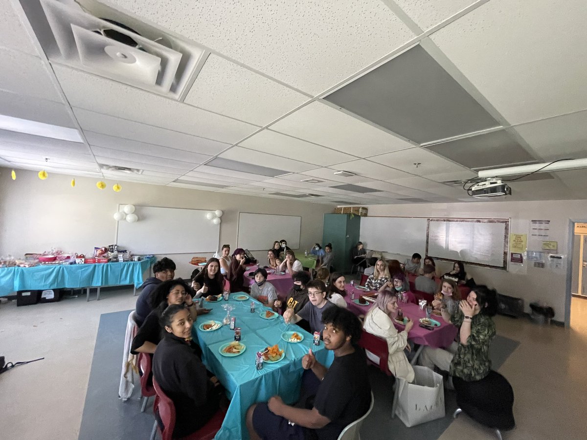 MsLaryssaCook's tweet photo. Peer mentors planned a party for their final Buddy day of the year today 🎉 these are some pretty thoughtful, and kind seniors @HolyTrinityOCSB https://t.co/s2jNqqMaLb
