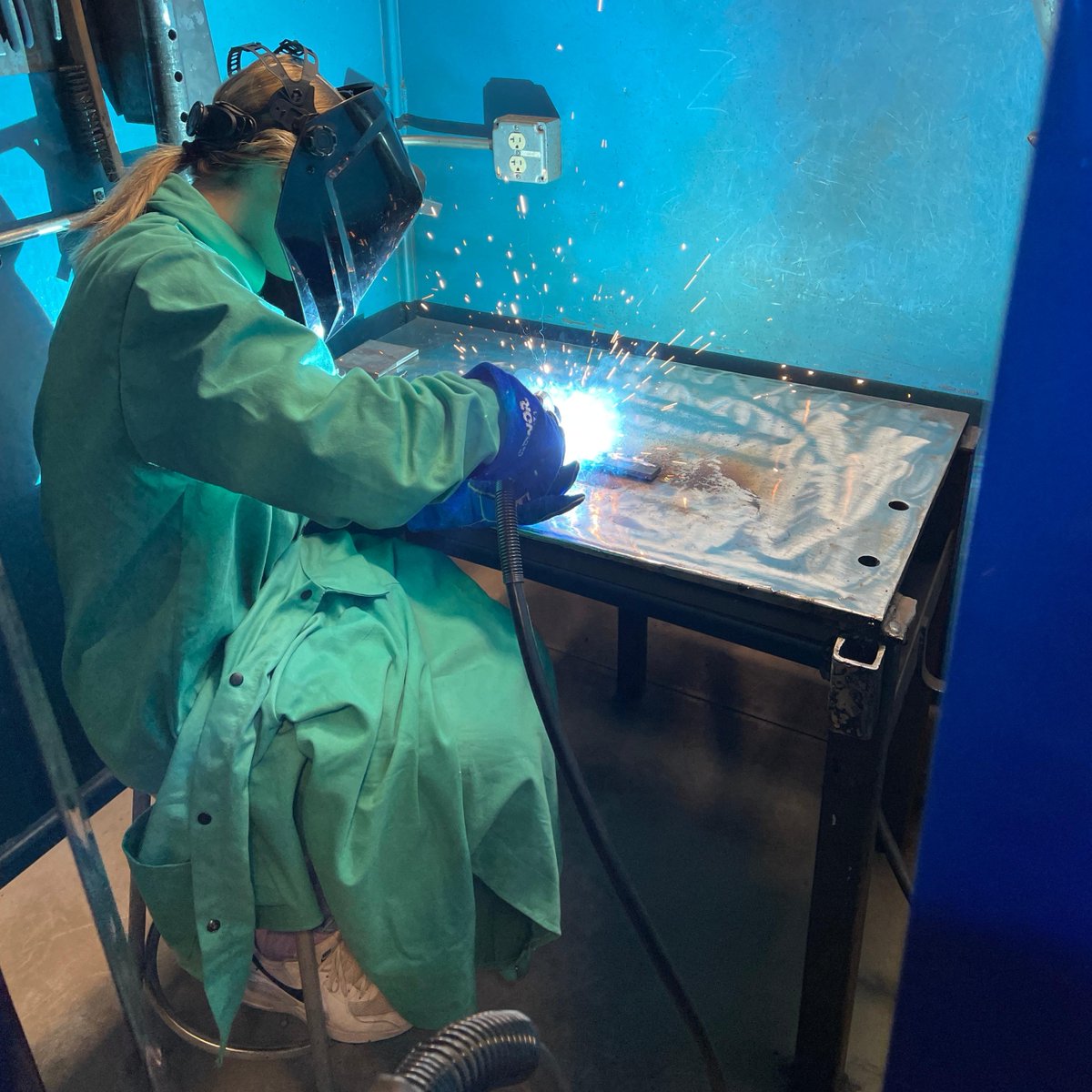 lakeshoretech's tweet photo. Students ages 12 to 15 stepped into the world of welding and fabrication at Lakeshore Technical College Learn to Burn Camp! The students learned about Mig welding and oxyfuel/plasma cutting.
#LakeshoreProud #LTCProud #Welding #LearntoBurn https://t.co/Yl7ILWSVXk