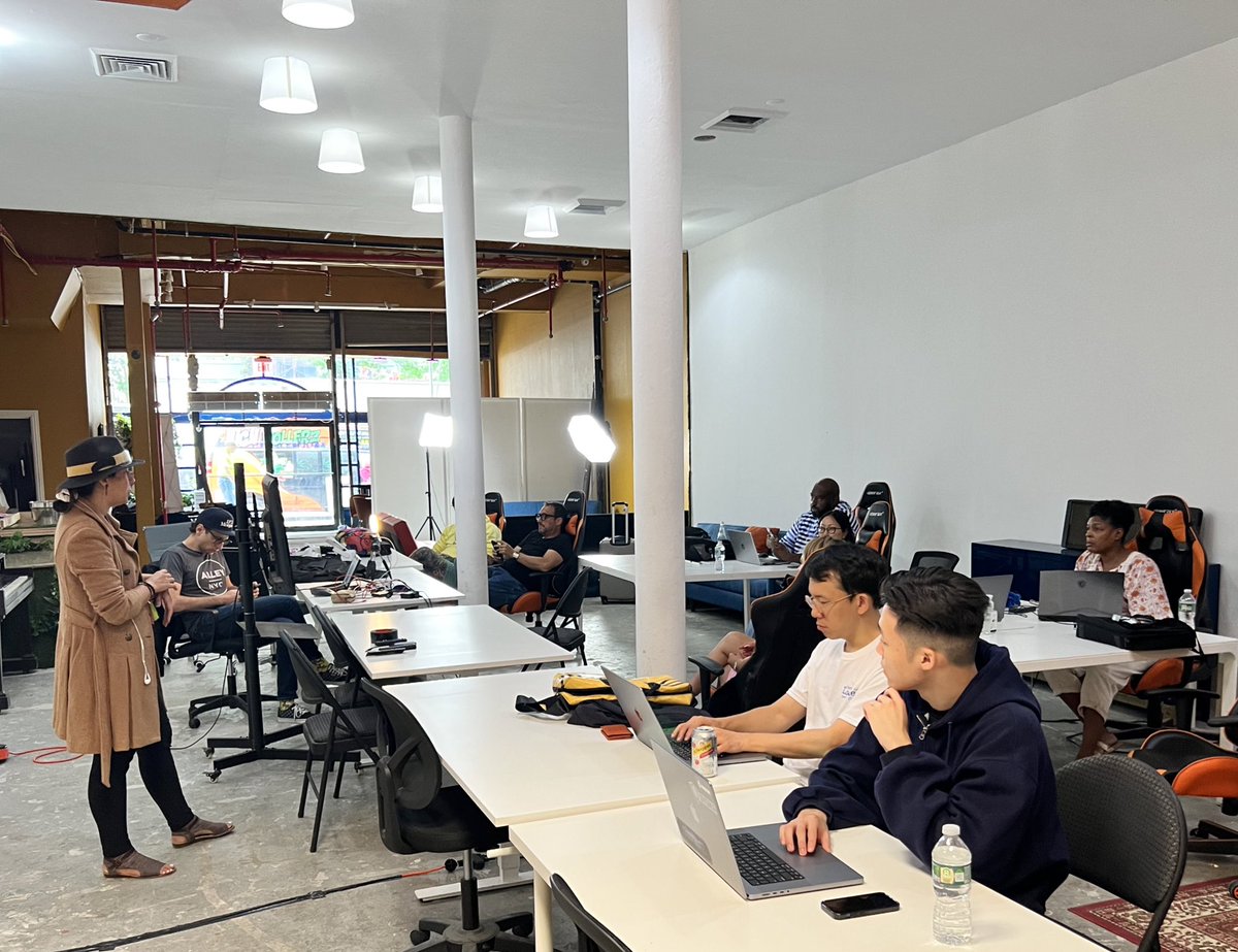 's tweet image. We are now at the @BitcoinCenterNY for our educational sessions hosted by @scarlett_arana and the real experts like @michaelgold founder of @shaderverse ! 

JOIN US for Happy Hour at 3pm with all #Bitcoin OGs !!! 

#BitcoinCenter #NYC #AR #blender #NFT #NFTCommumity