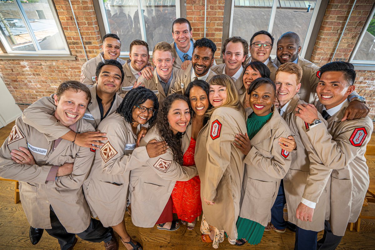 Congrats #UIC College of Medicine EM and EM/IM 2022 @UICBrownCoat graduates! You will be amazing attendings! photo cred Jfosterphoto.com #residencygraduation #emdocs #emergencyresidency #emergencymedicine #endofanera #classof2022 #browncoatnation