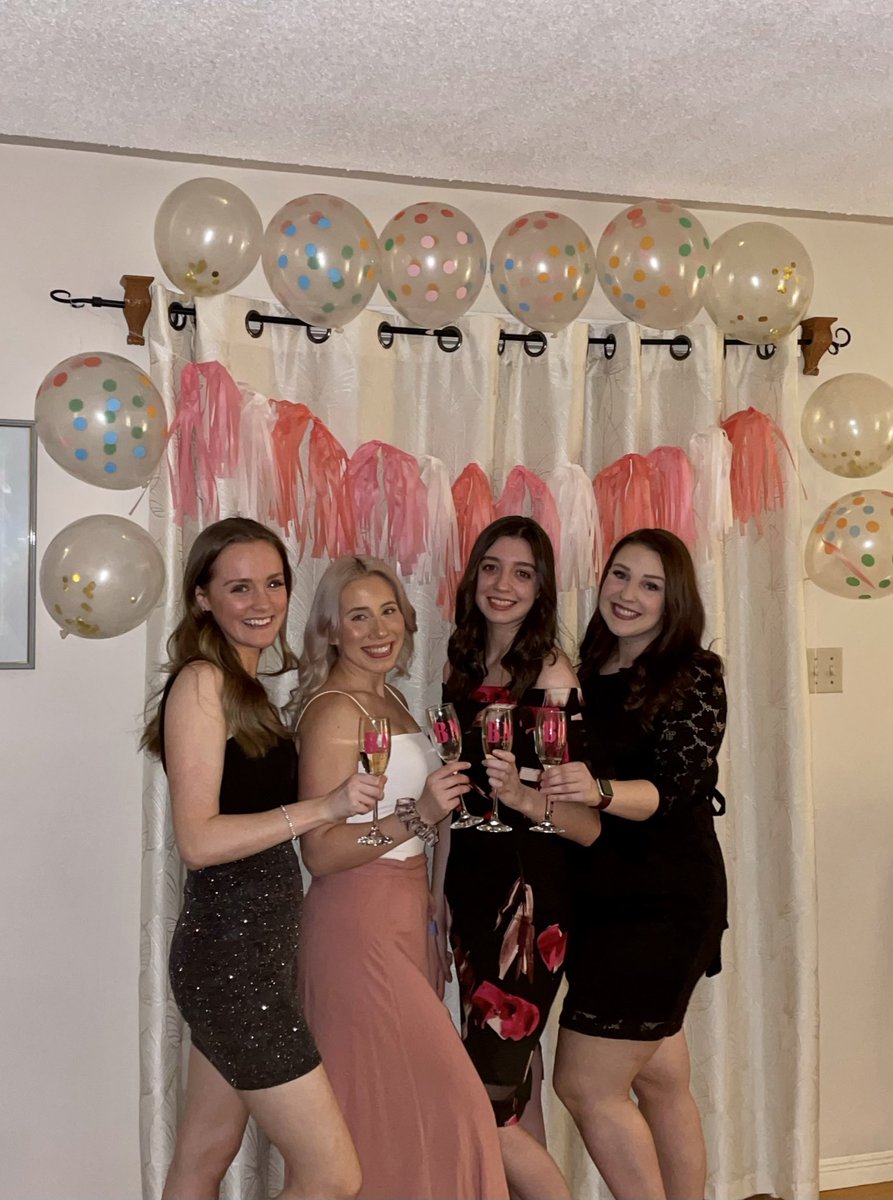 clairenash99's tweet image. So proud to convocate alongside my best friends in nursing school today! Love you guys and congratulations!!!❤️ #MUNgrad