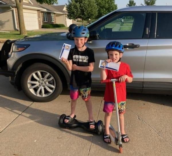 LtWilson252's tweet photo. ✋️FREEZE! Get a 🥶 Brain Freeze on us! If your kiddo is riding anything that moves &amp; WEARING a 🚴‍♀️ HELMET, they could get a ticket for free ice cream🍦! ➡️ Take the ticket to Sugar Shack &amp; tell 📣 them, “I GOT CAUGHT! Thank you Sugar Shack for your partnership! @AltoonaPD_Iowa https://t.co/IFphBhXPgQ