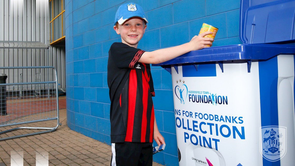 officialhtsa's tweet photo. 🥫 This week marks the @htafcfoundation #FoodBankWeek.
🤝 If you can’t make a physical donation, you can donate money online via our #FansForFoodanks fundraiser, the proceeds of which go to @Welcome_Hudds. Let’s hit £15,000, #htafc fans!
➡️ Donate: https://t.co/2IZix8COlQ https://t.co/CJjOxjFfBc
